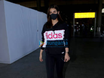 Photos: Urvashi Rautela, Kriti Sanon, and Alia Bhatt others snapped at the airport