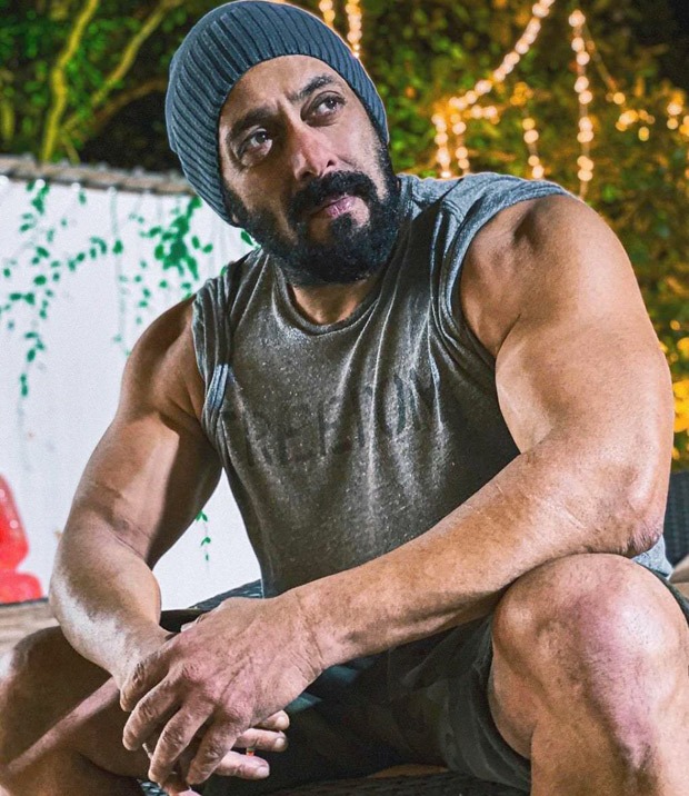 Post his 55th birthday, Salman Khan flaunts his ripped physique in new photo 
