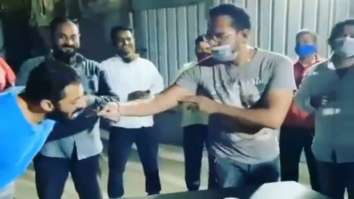 Salman Khan celebrates bodyguard’s birthday but skips eating cake, watch video