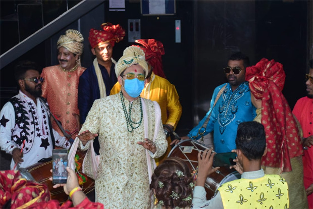 PICS: Aditya Narayan’s baraat make their way to the venue in style as the singer is all set to tie the knot to Shweta Agarwal