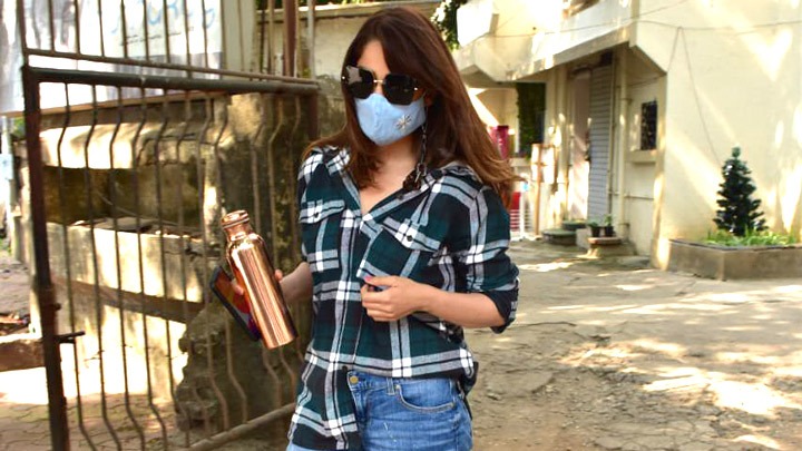 Yami Gautam snapped at Kromakay salon in Juhu