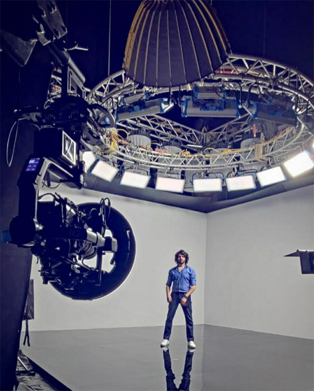 After ending the year with Dhamaka, Kartik Aaryan kicks off the new year with his first shoot