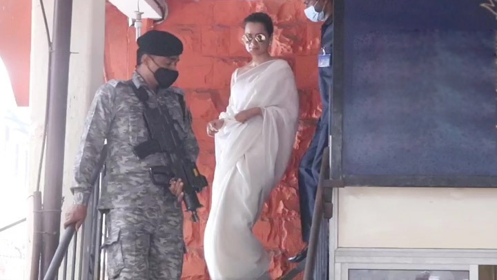 Kangana Ranaut leaves Bandra Police Station