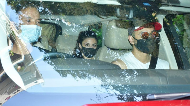 Kunal Kemmu with family spotted at Kareena Kapoor Khan’s house in Bandra