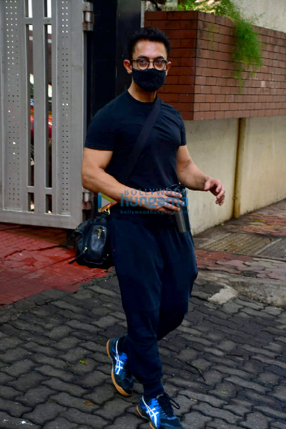 Photos: Aamir Khan spotted in Bandra Photos: Aamir Khan spotted in Bandra