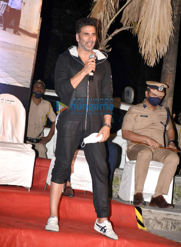 photos akshay kumar graces the launch of segways for mumbai police patrolling 1