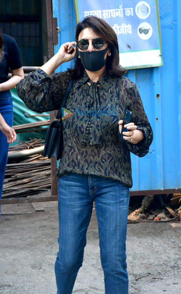 photos alia bhatt and neetu singh snapped at pali hill in bandra 3