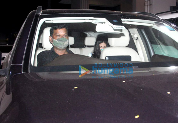 photos amyra dastur spotted in bandra 1 2
