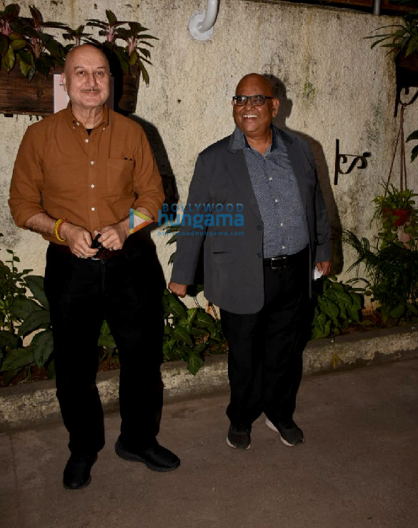 photos anil kapoor satish kaushik and others snapped at the special screening of kaagaz 3