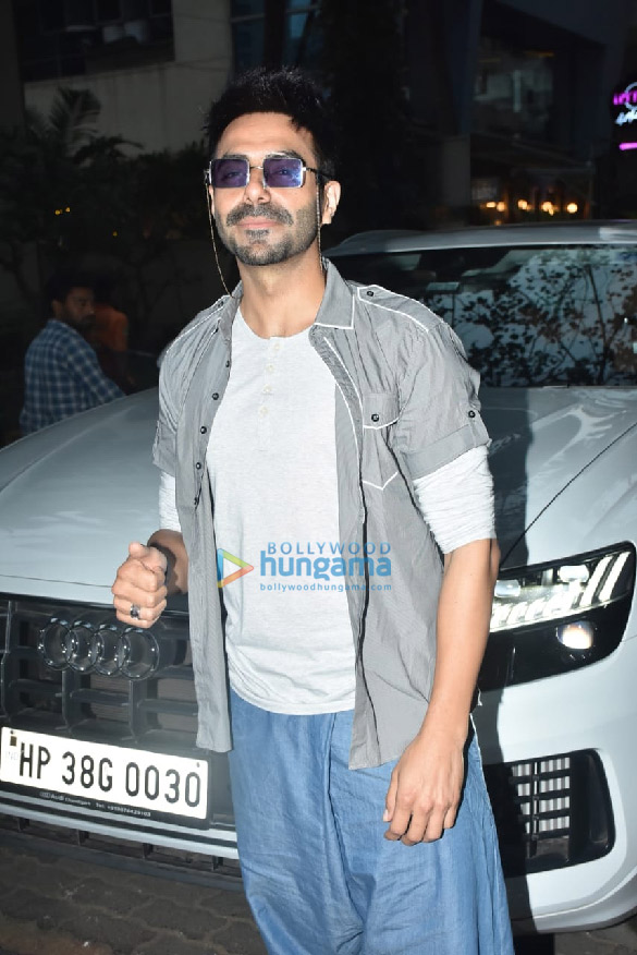 Photos: Aparshakti Khurana snapped in Andheri Photos: Aparshakti Khurana snapped in Andheri