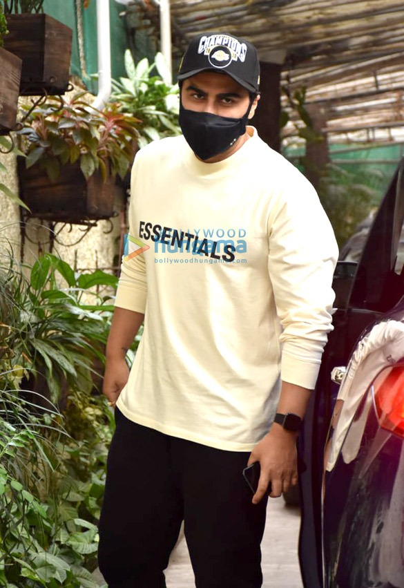 photos arjun kapoor snapped at a dubbing stdio in juhu 1