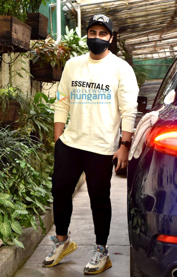 photos arjun kapoor snapped at a dubbing stdio in juhu 2