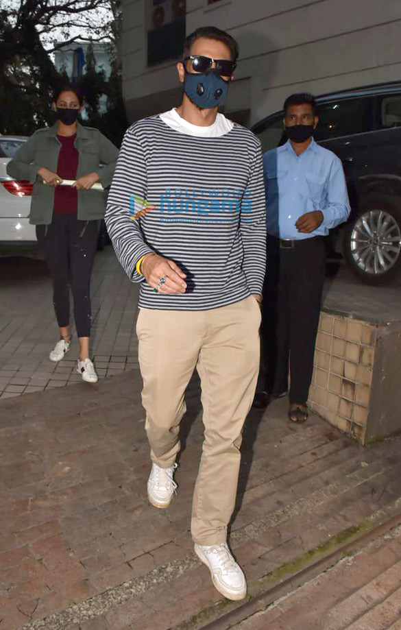 photos arjun rampal spotted in khar 2