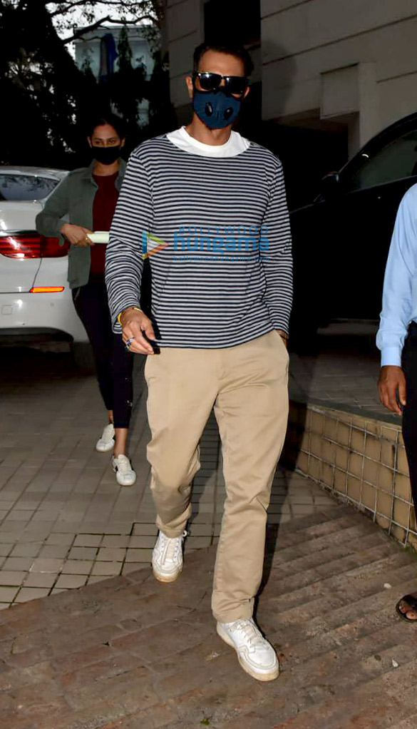 Photos: Arjun Rampal spotted in Khar Photos: Arjun Rampal spotted in Khar