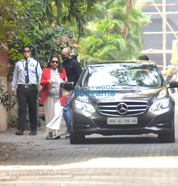 photos david dhawan and family leave for varun dhawans wedding in alibaug 3