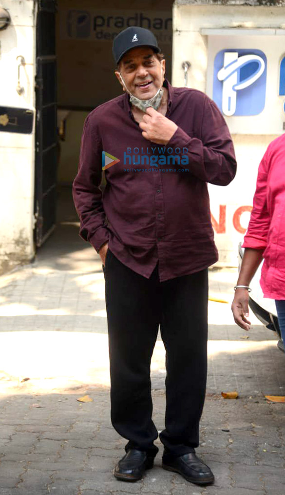 photos dharmendra snapped at a dental clinic in juhu 4