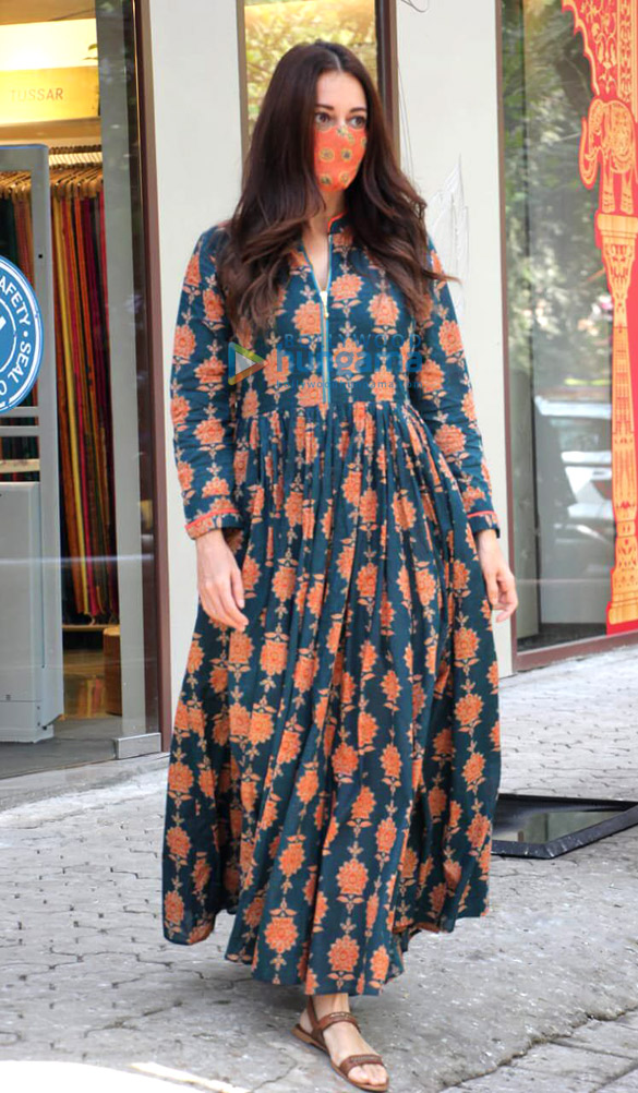 Photos: Dia Mirza and Isabel Kaif spotted in Bandra Photos: Dia Mirza and Isabel Kaif spotted in Bandra
