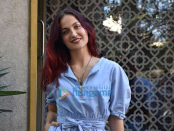 Photos: Elli AvrRam snapped at Bayroute in Juhu