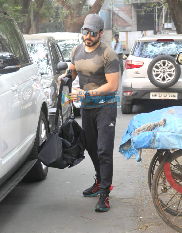 photos emraan hashmi snapped at i think fitness in bandra 2