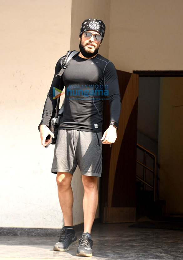 Photos: Emraan Hashmi snapped at I Think Fitness in Bandra