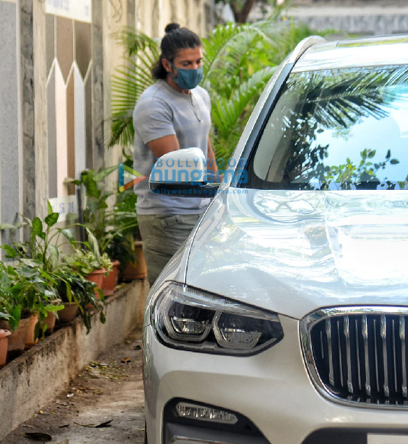 photos farhan akhtar and zoya akhtar snapped at javed akhtars house in juhu 3