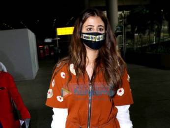 Photos: Janhvi Kapoor, Khushi Kapoor, Kartik Aaryan, Arshad Warsi and others snapped at the airport