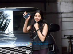 Photos: Janhvi Kapoor snapped in Juhu