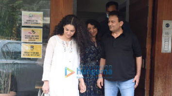 Photos: Kangana Ranaut spotted in Juhu
