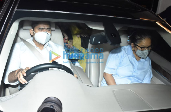 photos kareena kapoor khan and taimur ali khan snapped at nikhil dwivedis sons birthday party 2