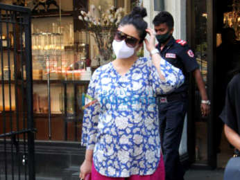 Photos: Kareena Kapoor Khan snapped in Juhu