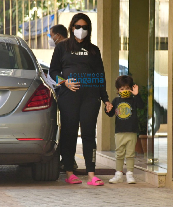 photos kareena kapoor khan spotted at karisma kapoors house with taimur ali khan 3