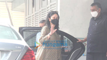 Photos: Kareena Kapoor Khan spotted at a clinic in Bandra