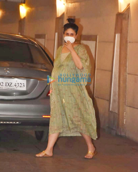 photos kareena kapoor khan spotted in bandra 4 8