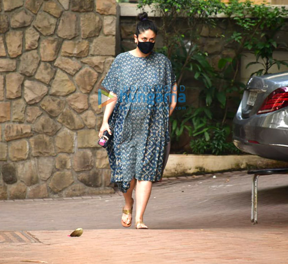 photos kareena kapoor khan spotted in bandra 4 4