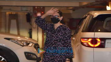 Photos: Karisma Kapoor, Malaika Arora and Amrita Arora snapped at Kareena Kapoor Khan’s house in Bandra