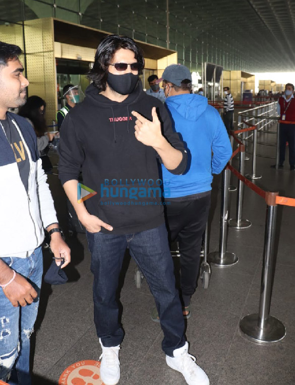 Photos: Kartik Aaryan snapped at the airport