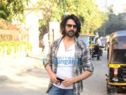 Photos: Kartik Aaryan snapped in Andheri