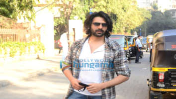 Photos: Kartik Aaryan snapped in Andheri