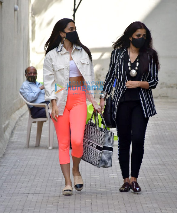 photos kiara advani and shashank khaitan snapped at the old dharma productions office in khar 3