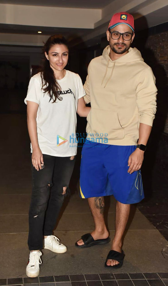 photos kunal khemmu soha ali khan snapped celebrating their wedding anniversary 5