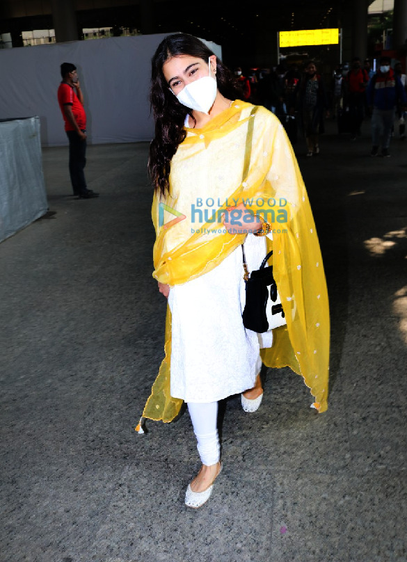 photos nora fatehi sara ali khan hansika motwani and vivek oberoi snapped at the airport