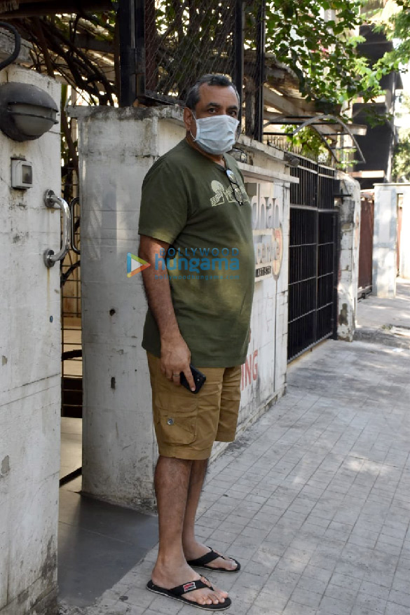 Photos: Paresh Rawal snapped at a clinic in Juhu