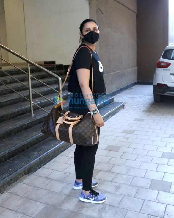 photos parineeti chopra snapped in andheri 2 2