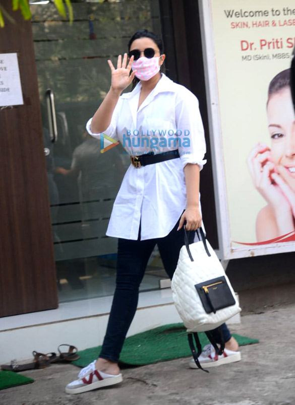 photos parineeti chopra spotted at a skin clinic in juhu 3 2