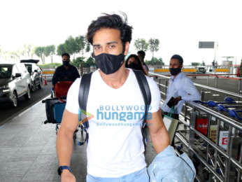 Photos: Raashi Khanna, Pulkit Samrat and Bhushan Kumar snapped at the airport