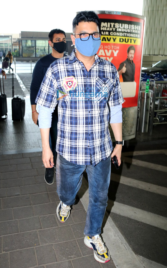 photos raashi khanna and pulkit samrat snapped at the airport 5