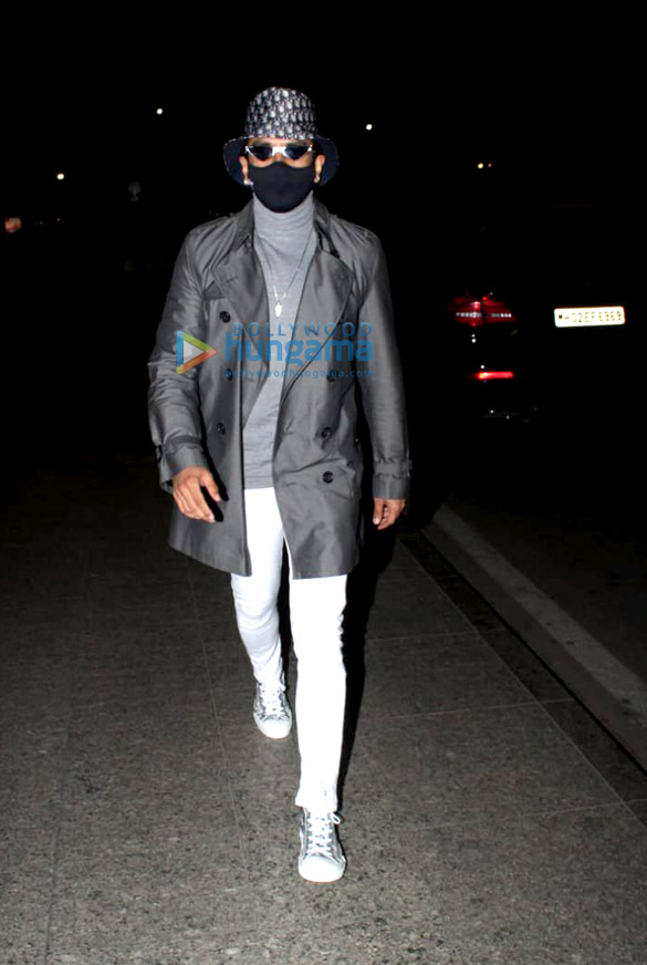 photos ranveer singh spotted at the airport 3