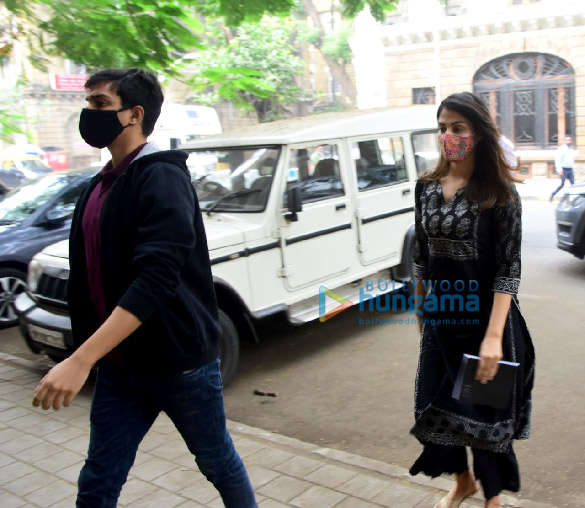 photos rhea chakraborty and showik chakraborty snapped arriving at the ncb office 3