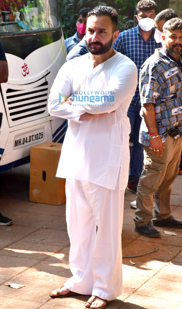 photos saif ali khan spotted at a shoot in bandra 3