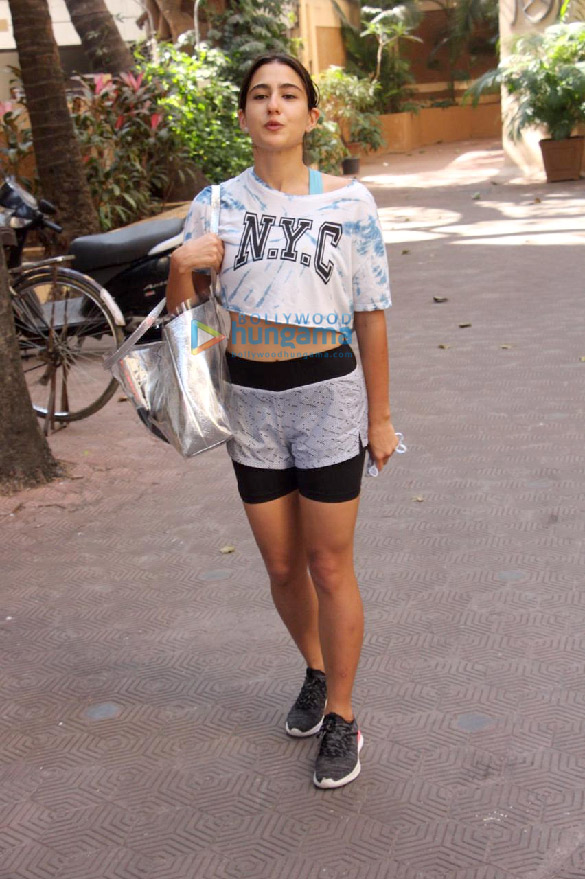 photos sara ali khan snapped at santacruz 2 2